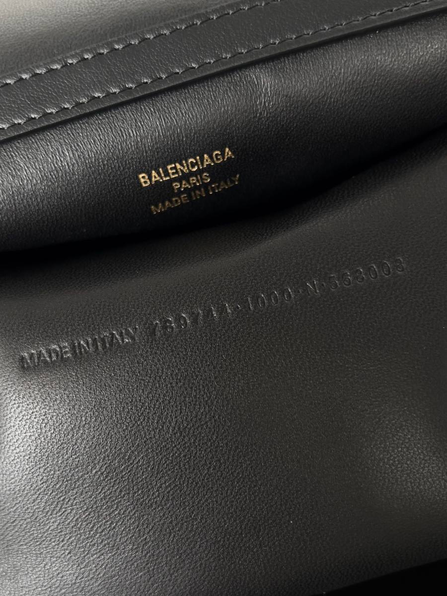 Balenciaga_Rodeo_Large_40x30x13cm_A690