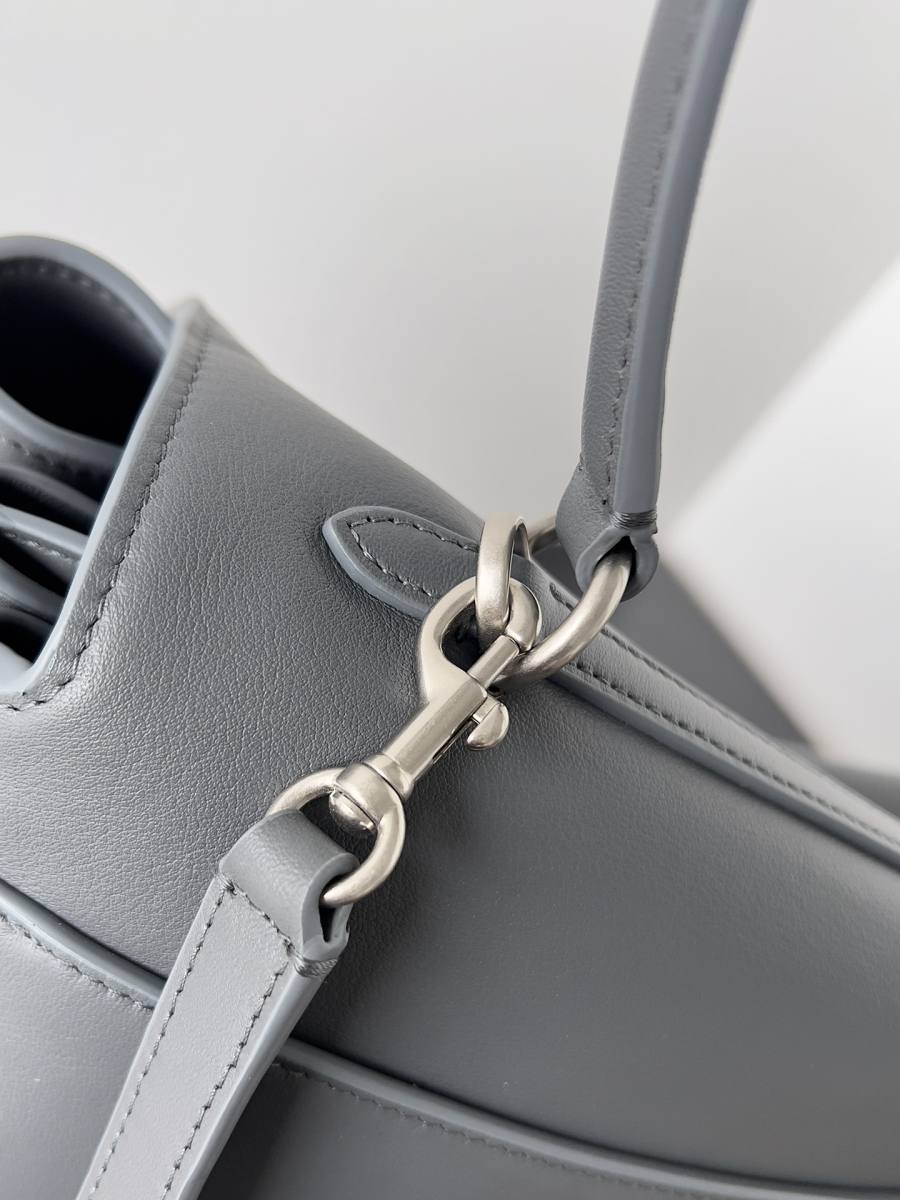Balenciaga_Rodeo_Large_40x30x13cm_EA18