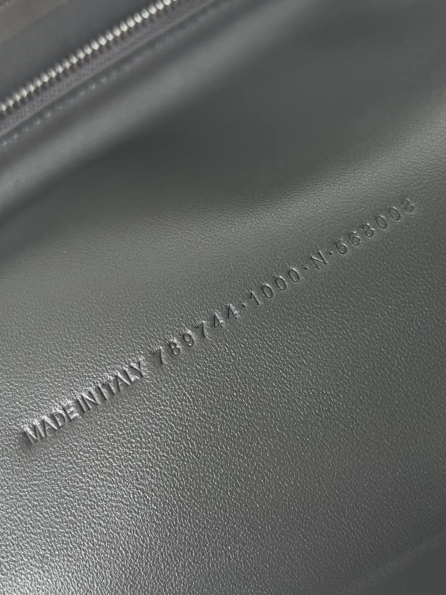 Balenciaga_Rodeo_Large_40x30x13cm_EA18