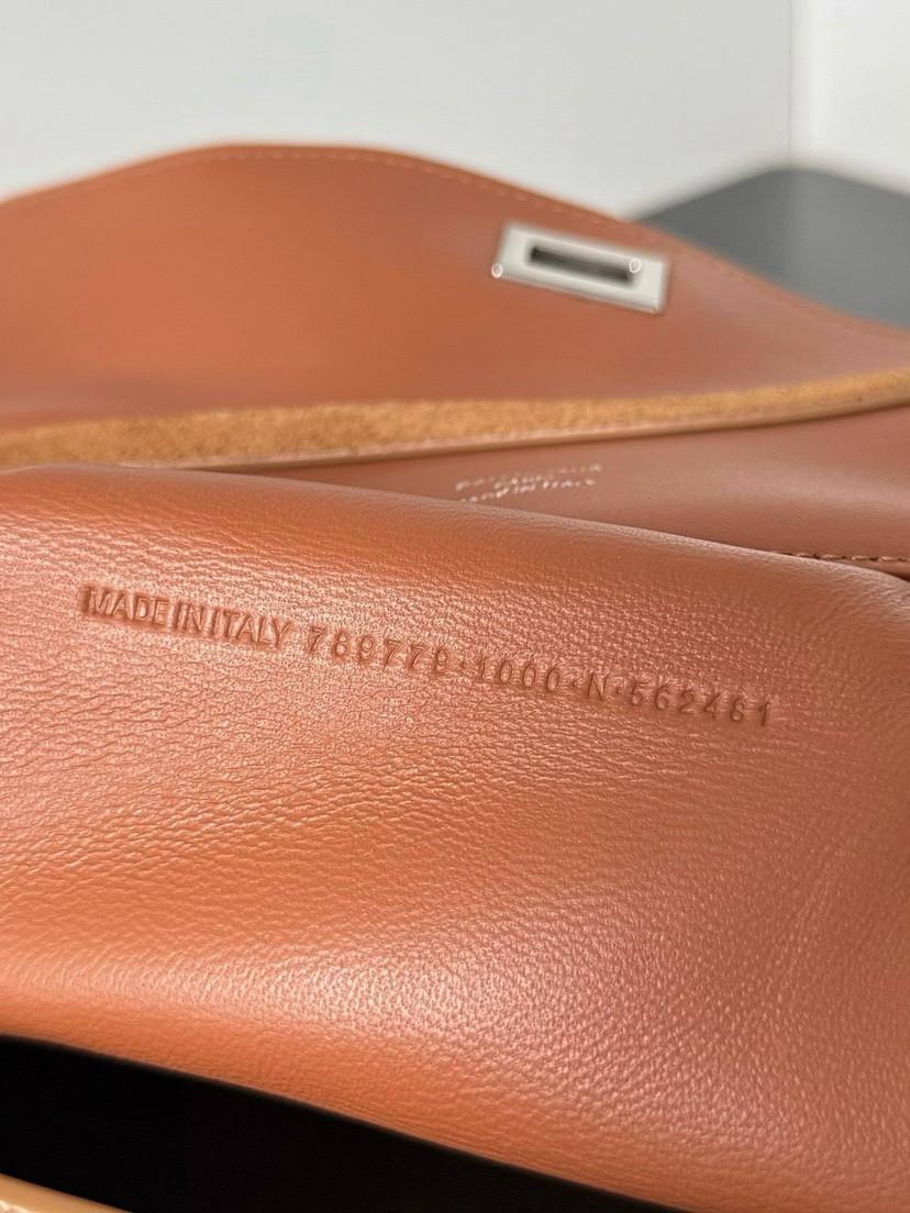 Balenciaga_Rodeo_Medium_35x23x11cm_3EDC