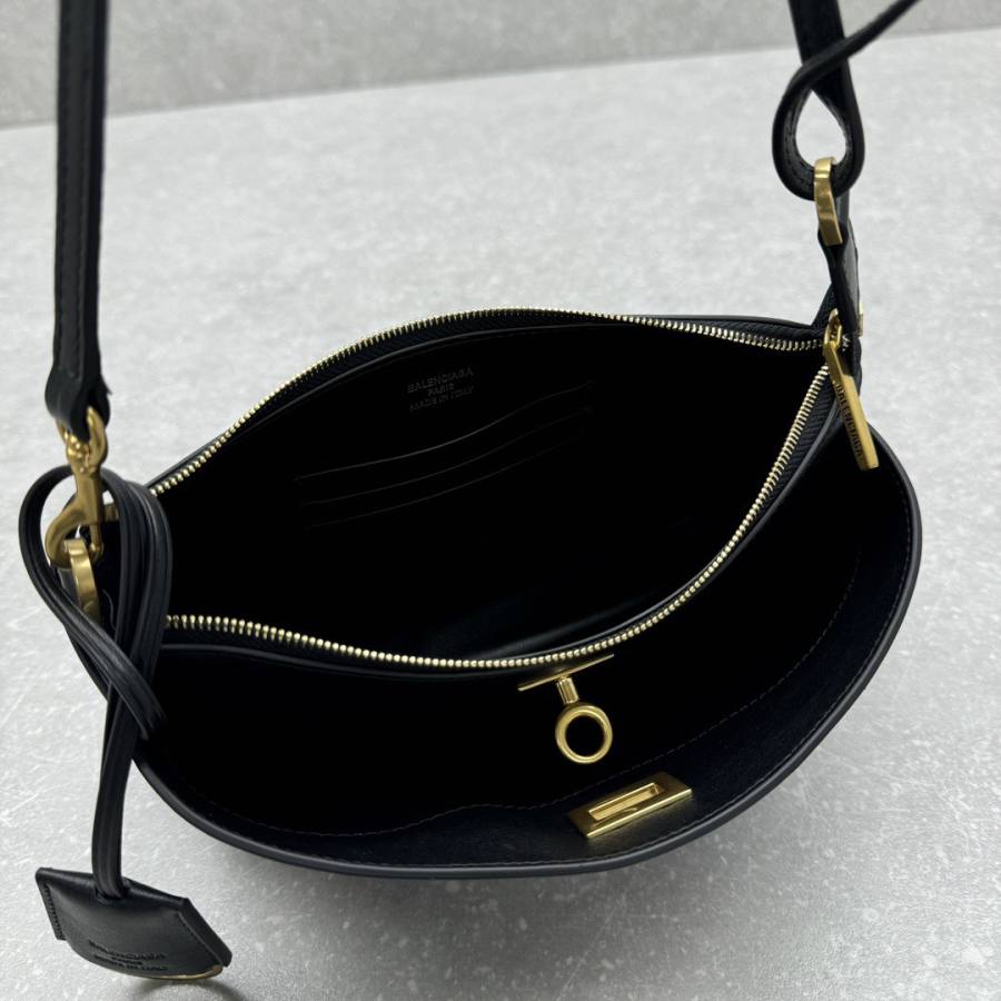 Balenciaga_Rodeo_Medium_35x23x11cm_61F6