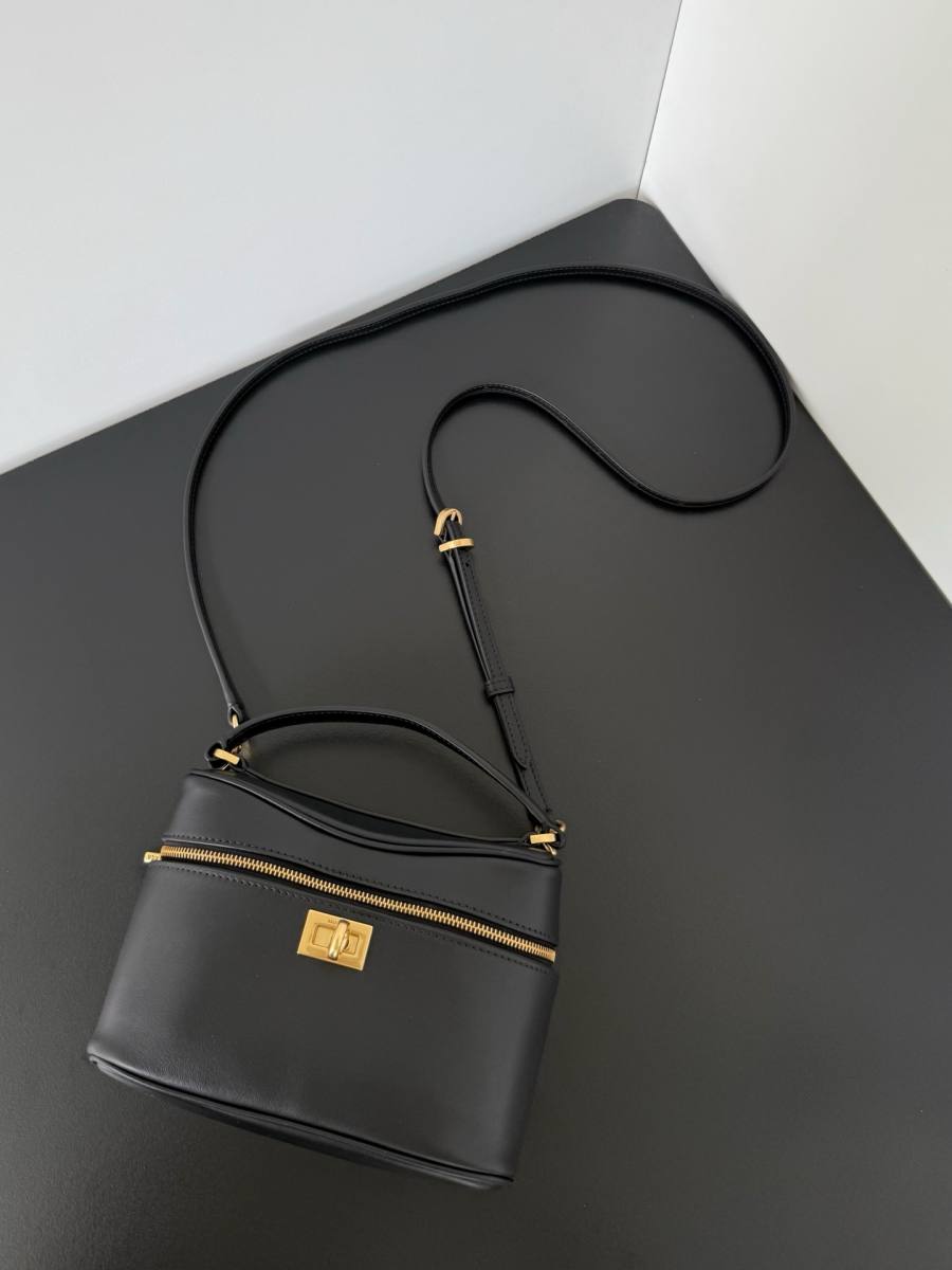 Balenciaga_Rodeo_Medium_35x23x11cm_90C1