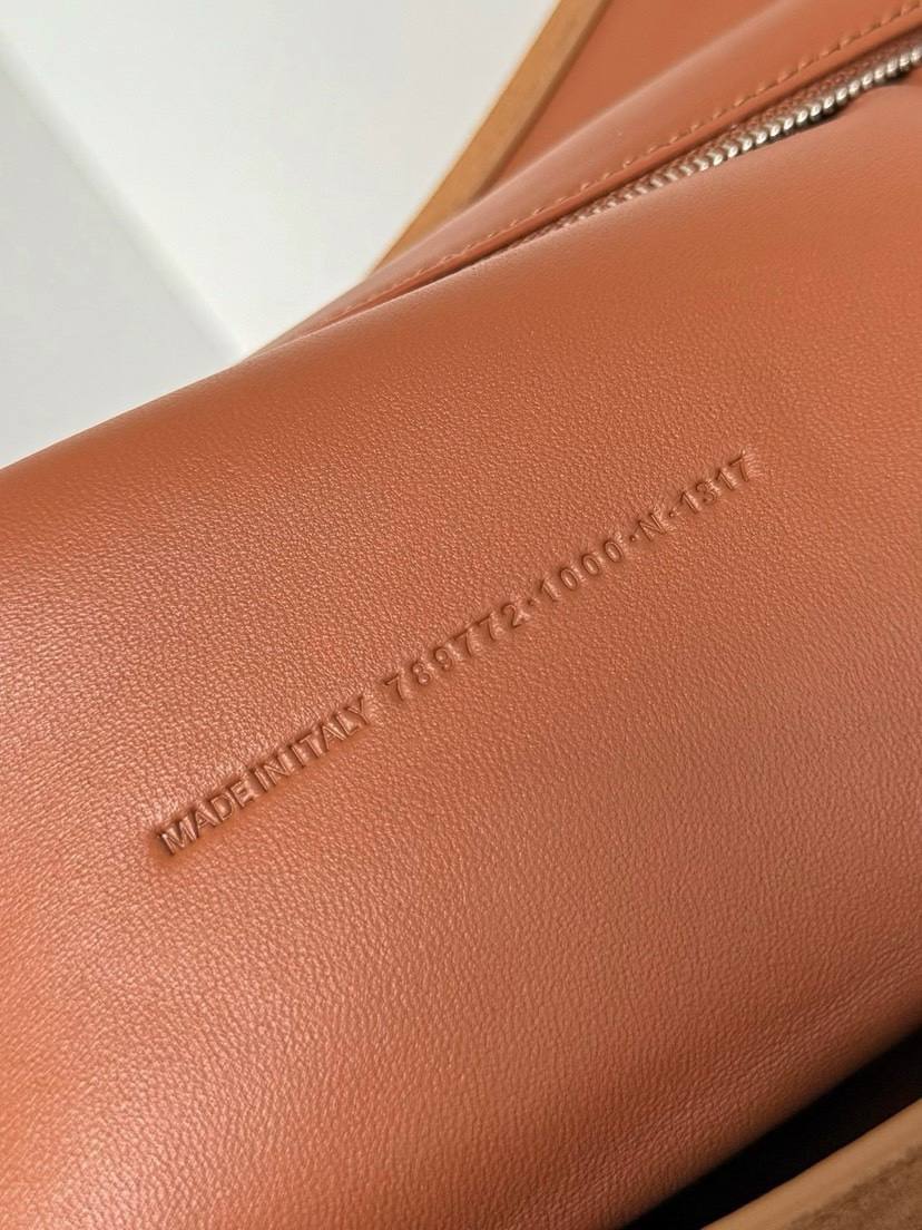 Balenciaga_Rodeo_Medium_35x23x11cm_A4FA