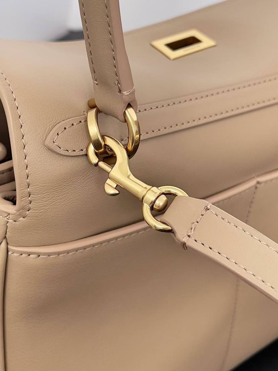 Balenciaga_Rodeo_Medium_35x23x11cm_A5D7