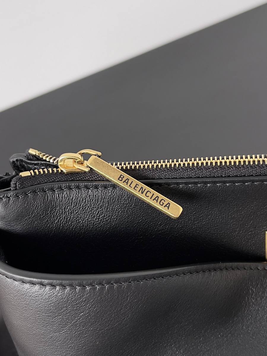 Balenciaga_Rodeo_Medium_35x23x11cm_B48D