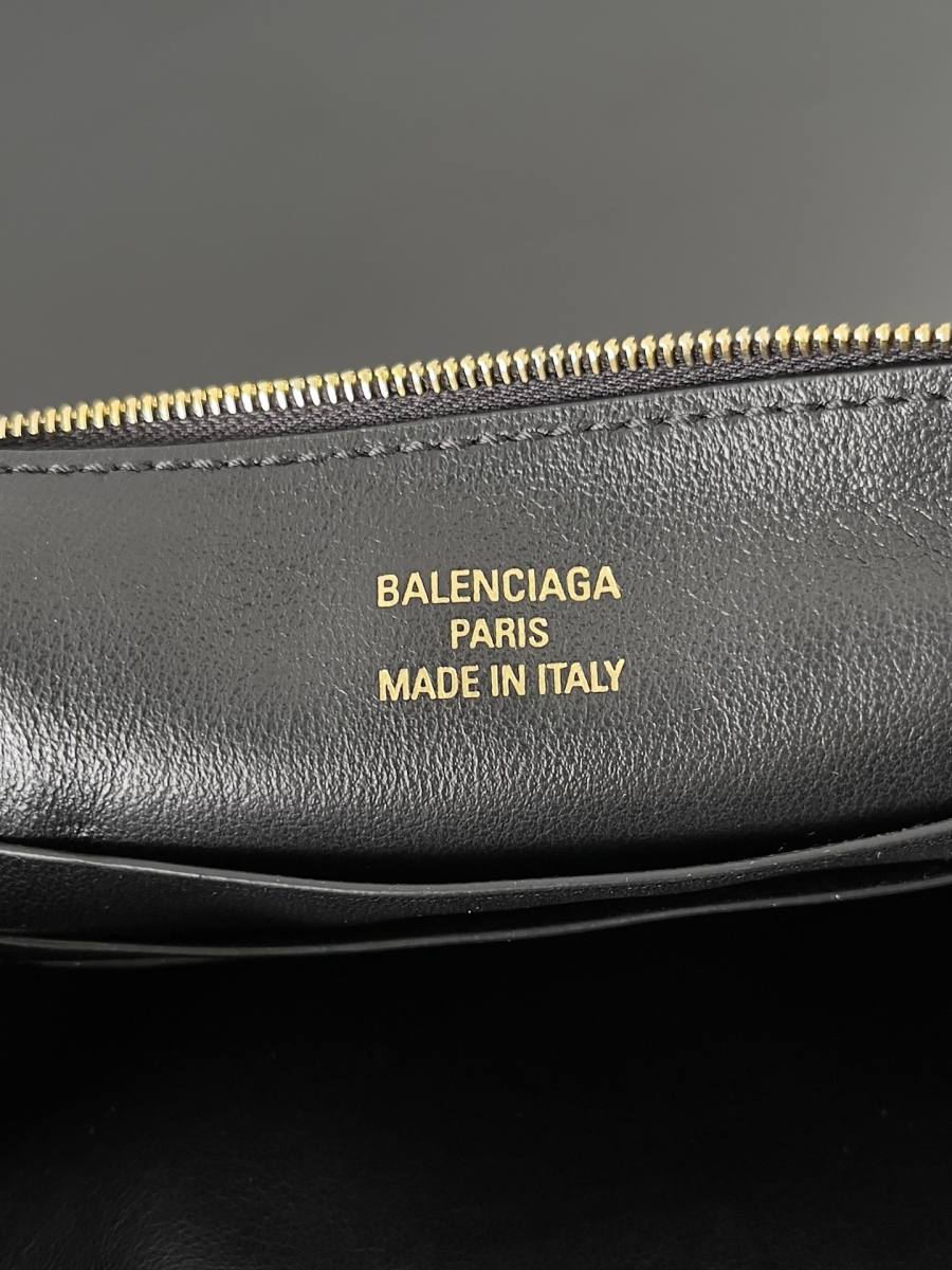 Balenciaga_Rodeo_Medium_35x23x11cm_B48D