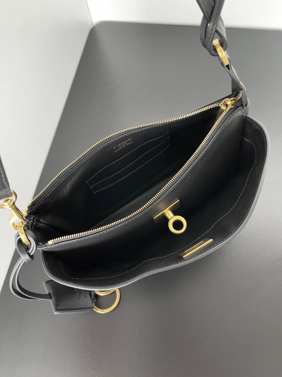 Balenciaga_Rodeo_Medium_35x23x11cm_B48D