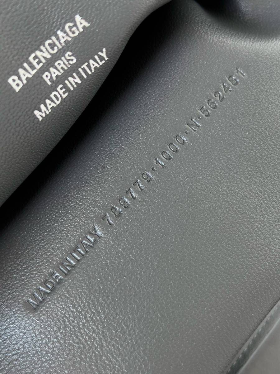 Balenciaga_Rodeo_Medium_35x23x11cm_CEA0