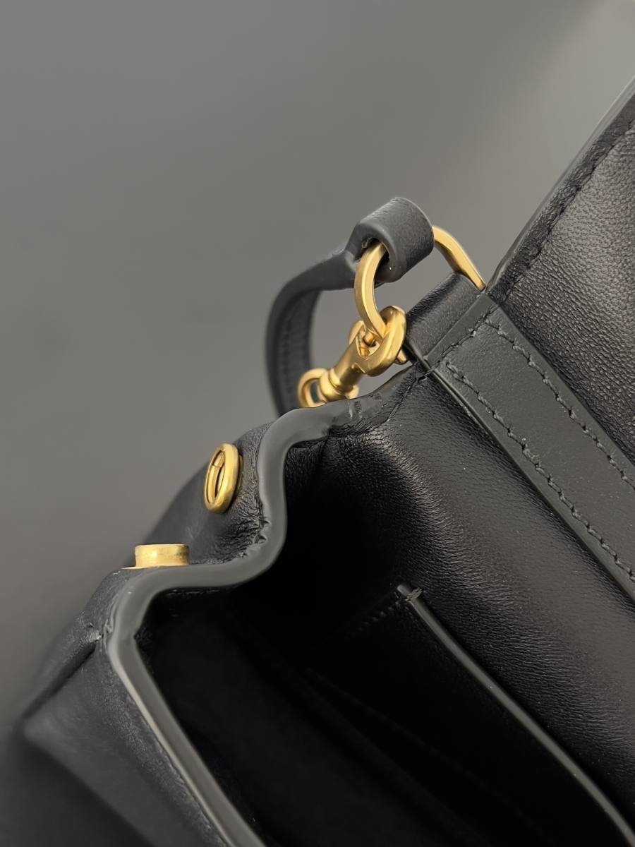 Balenciaga_Rodeo_Medium_35x23x11cm_D406
