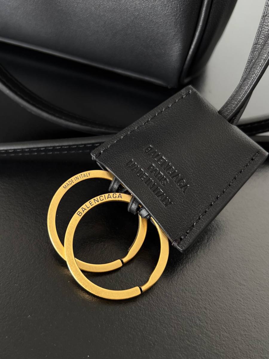 Balenciaga_Rodeo_Medium_BlackGold_35x23x11cm_EC7A