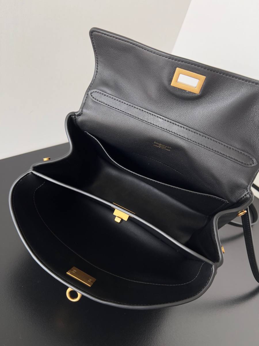 Balenciaga_Rodeo_Medium_BlackGold_35x23x11cm_EC7A