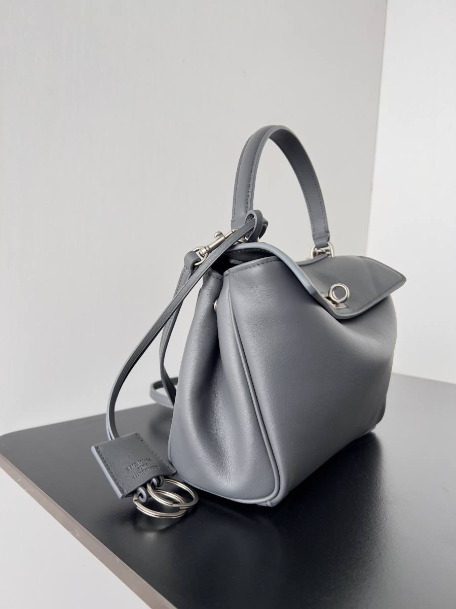 Balenciaga_Rodeo_Medium_GreySilver_35x23x11cm_4D82