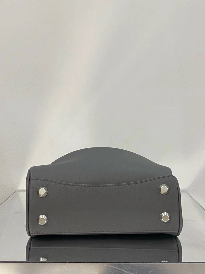 Balenciaga_Rodeo_Medium_GreySilver_35x23x11cm_D130