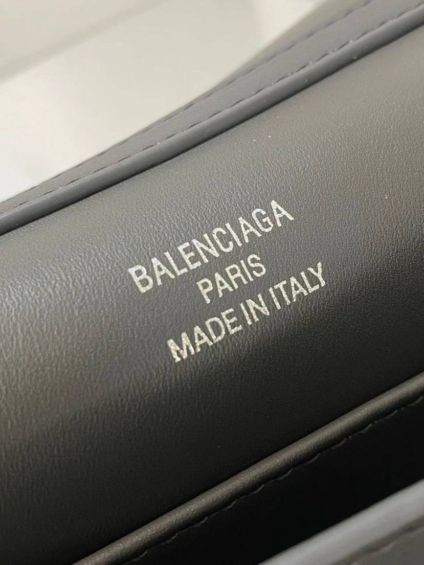 Balenciaga_Rodeo_Medium_GreySilver_35x23x11cm_D130