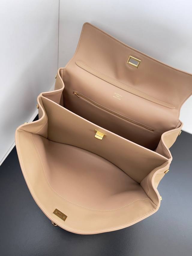 Balenciaga_Rodeo_Medium_SilverHW_Gold_35x23x11cm_8AEE