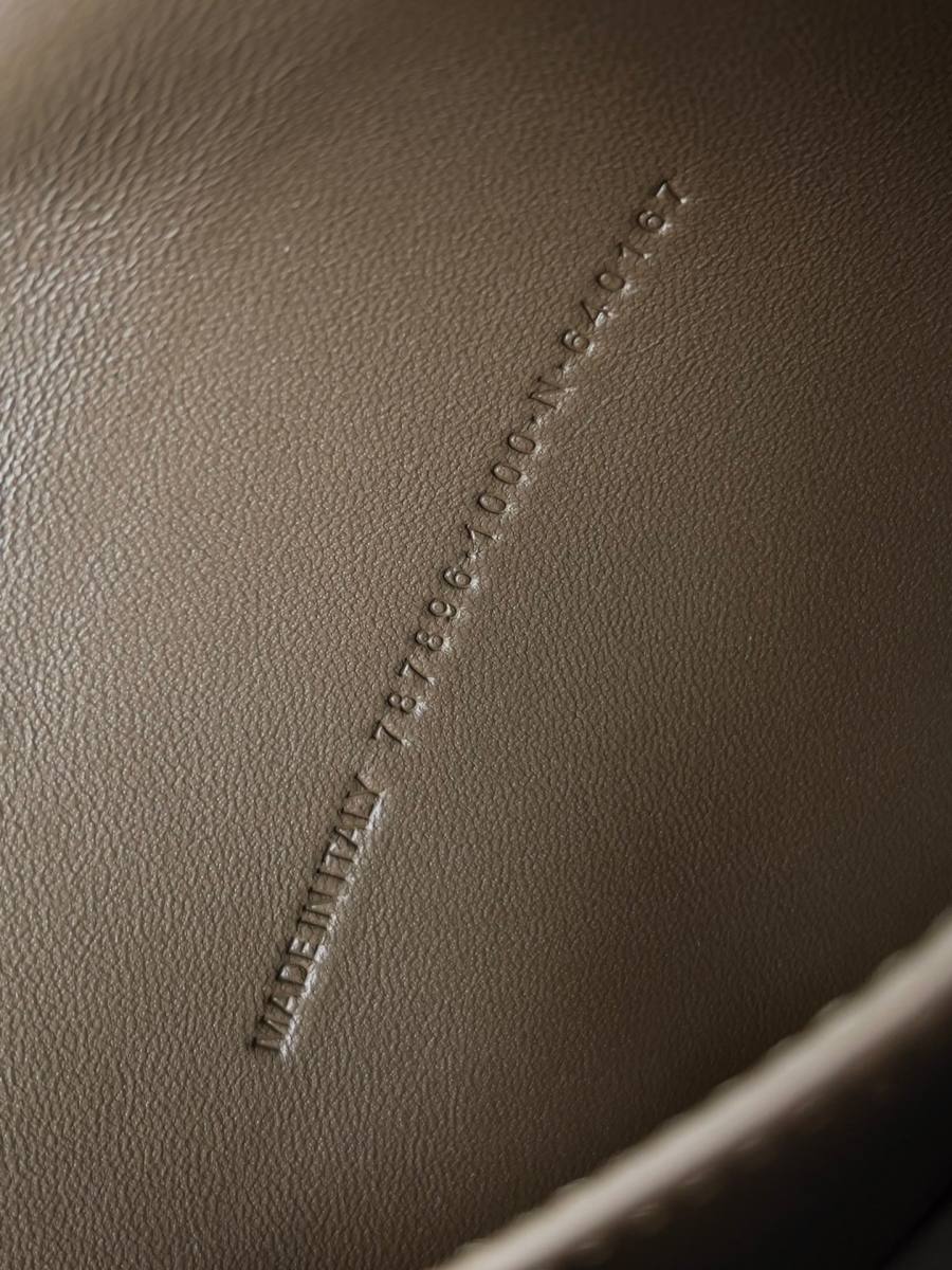Balenciaga_Rodeo_Medium_Silver_35x23x11cm_302C