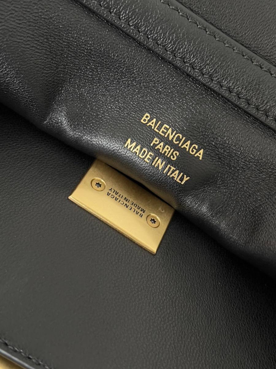 Balenciaga_Rodeo_Small_27x20x10cm_7E96