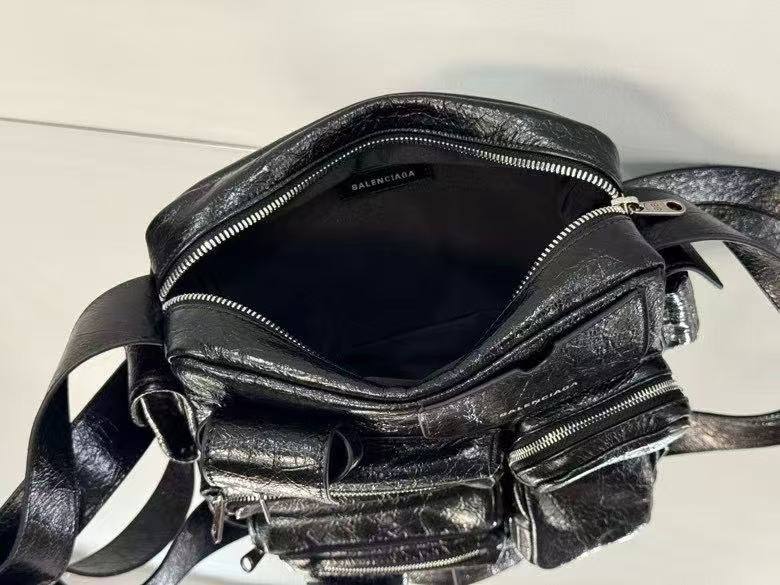 Balenciaga_Superbusy_Camera_18x12x7cm_498B