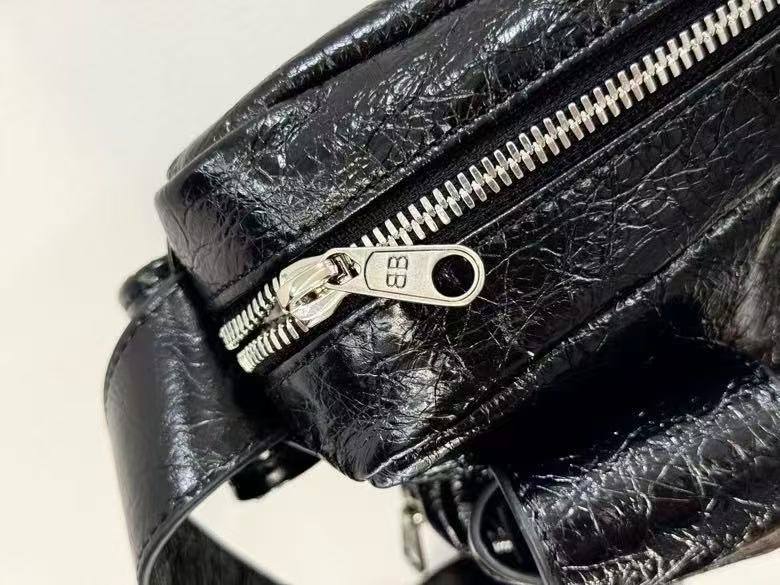 Balenciaga_Superbusy_Camera_18x12x7cm_498B