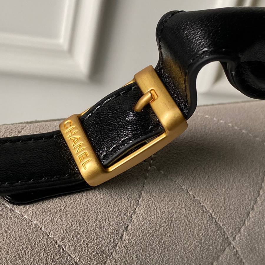 Chanel 25A Hobo AS5637 24 x 16 x 8 7028