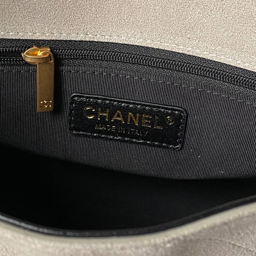 Chanel 25A Hobo AS5637 24 x 16 x 8 7028