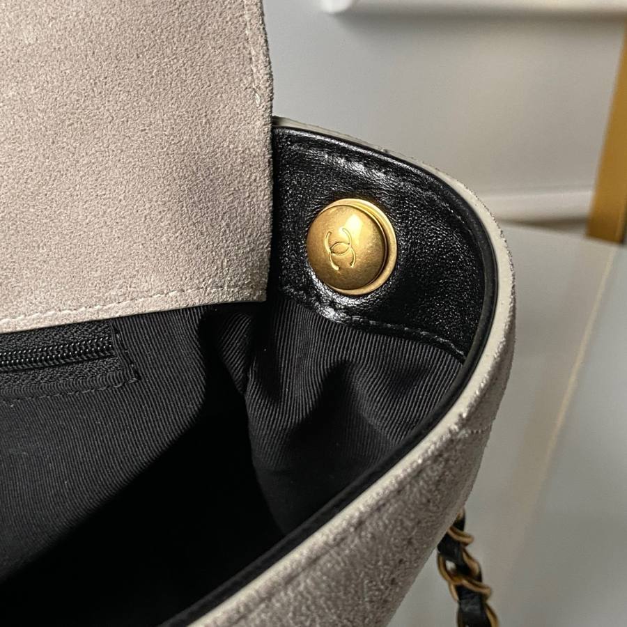 Chanel 25A Hobo AS5637 24 x 16 x 8 7028