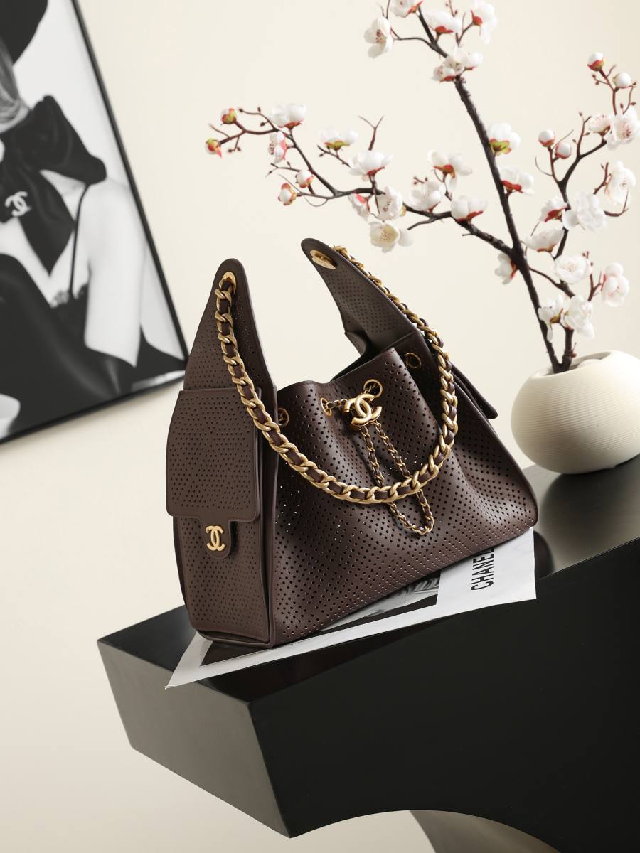Chanel 25C Cruising Show Tote 26 x 30 x 14 49BE