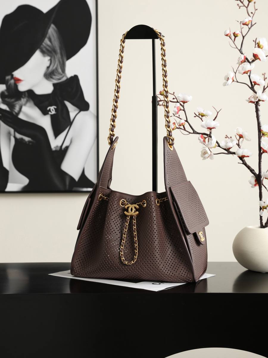 Chanel 25C Cruising Show Tote 26 x 30 x 14 49BE