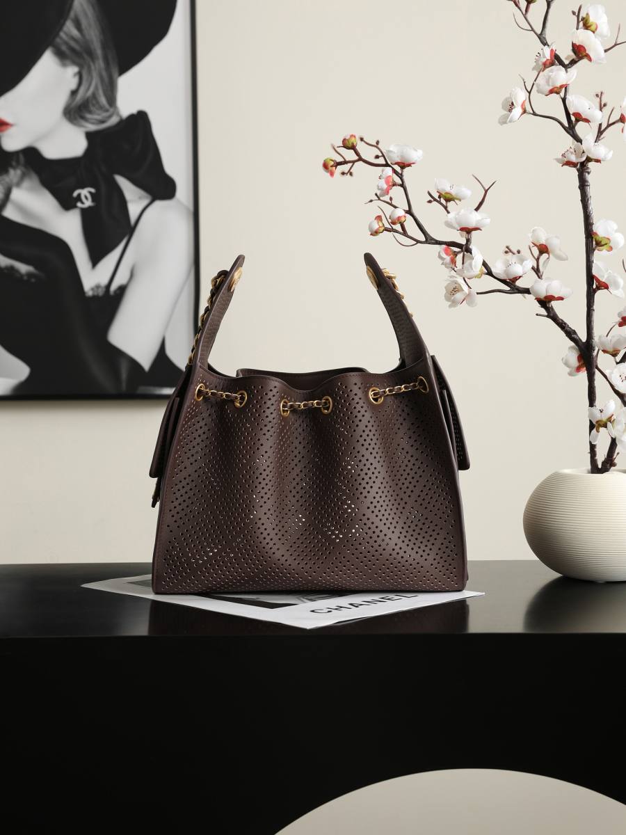 Chanel 25C Cruising Show Tote 26 x 30 x 14 49BE