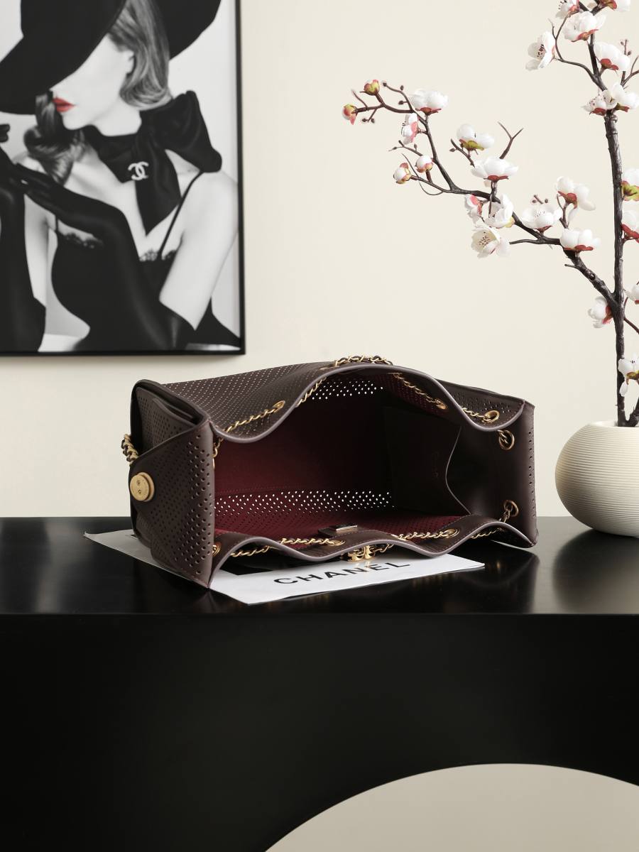 Chanel 25C Cruising Show Tote 26 x 30 x 14 49BE