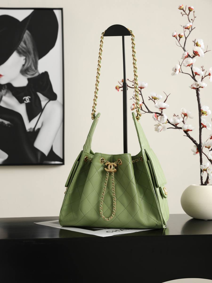 Chanel 25C Cruising Show Tote 26 x 30 x 14 877B