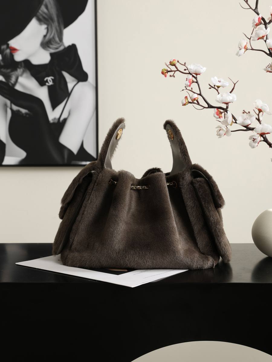 Chanel 25C Cruising Show Tote 26 x 30 x 14 D6A2