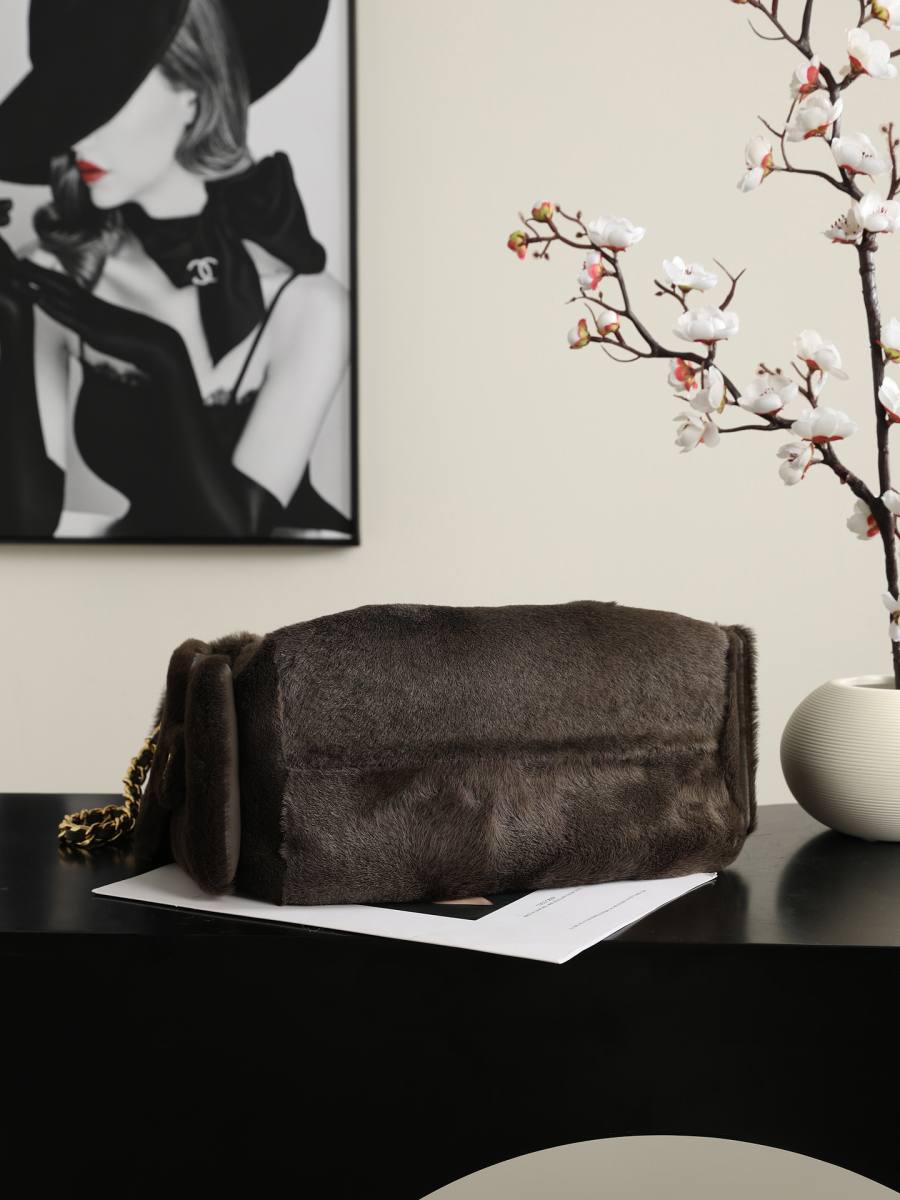 Chanel 25C Cruising Show Tote 26 x 30 x 14 D6A2