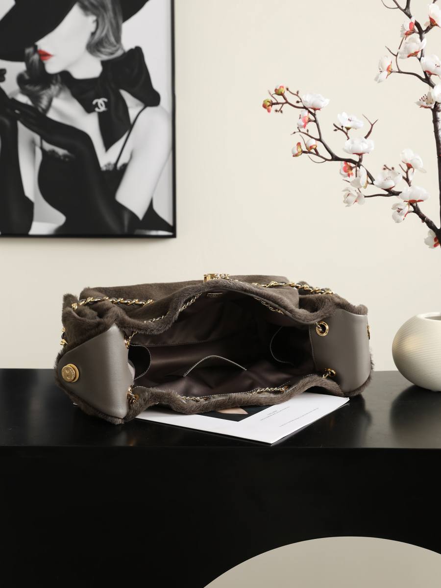 Chanel 25C Cruising Show Tote 26 x 30 x 14 D6A2