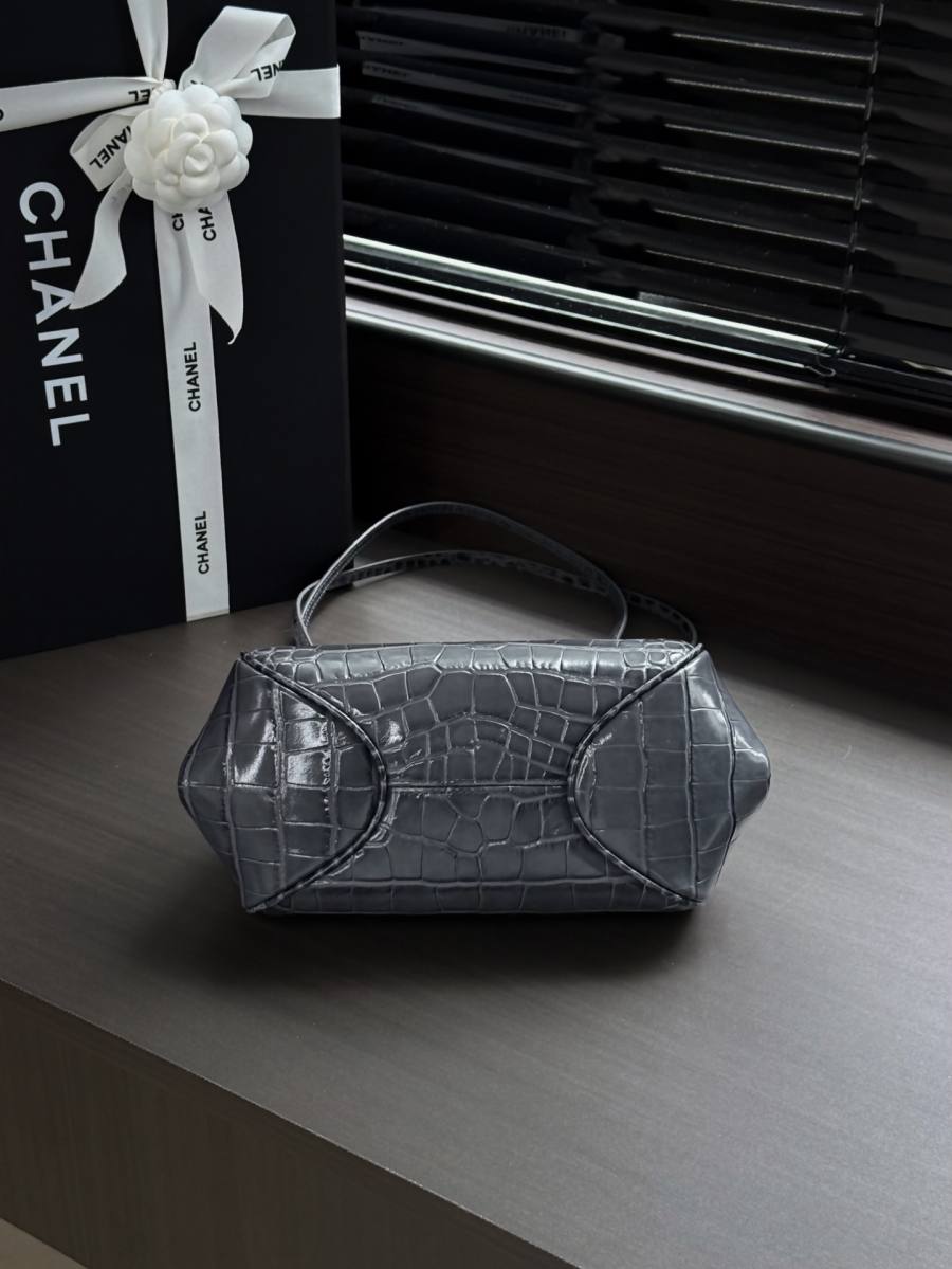 Chanel 26A Bowling Bag 31 x 20 x 14 A63A