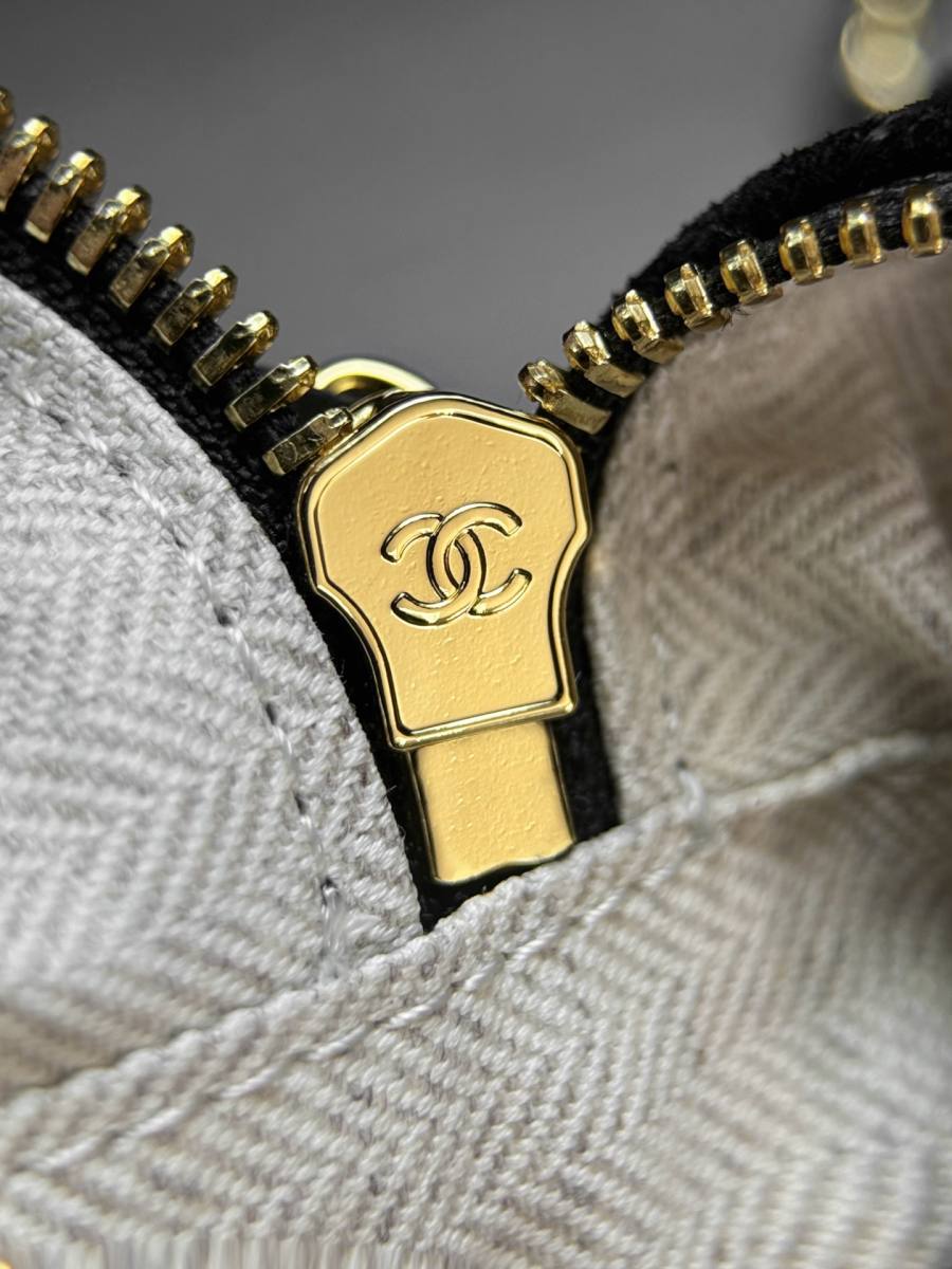 Chanel 26A Camera Bag 18 x 12 x 7 EFF3