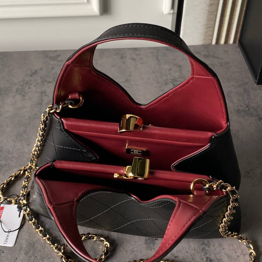 Chanel 26A Hobo AS6392 24 x 16 x 8 EBE8