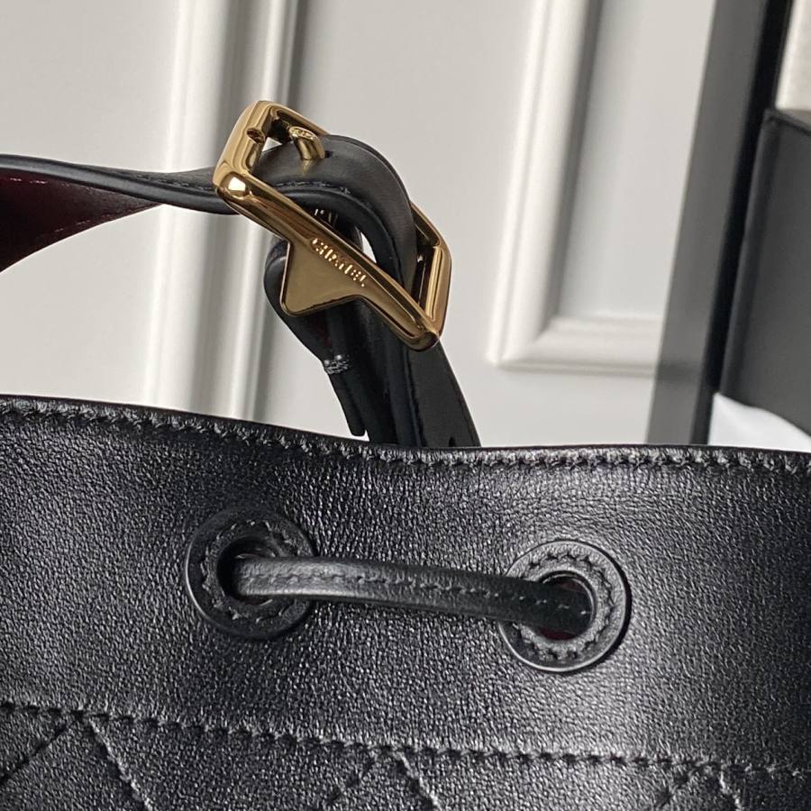 Chanel 26B Bucket Small AS6537 18 x 16 x 12 853D