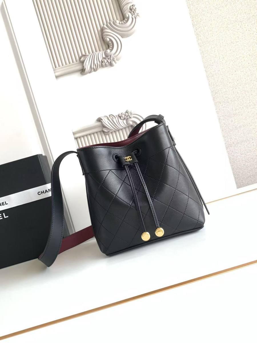 Chanel 26B Bucket Small AS6537 18 x 16 x 12 C676