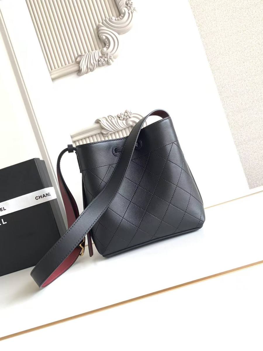 Chanel 26B Bucket Small AS6537 18 x 16 x 12 C676