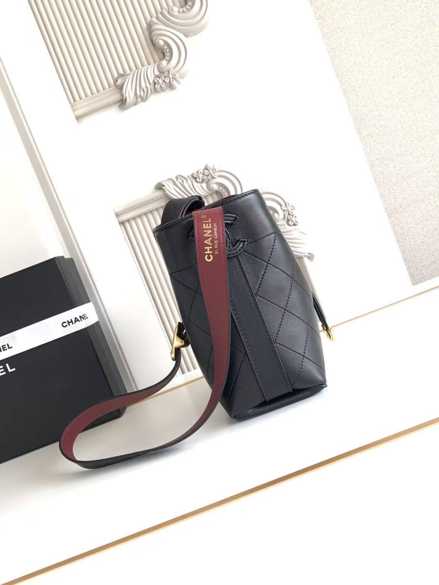 Chanel 26B Bucket Small AS6537 18 x 16 x 12 C676
