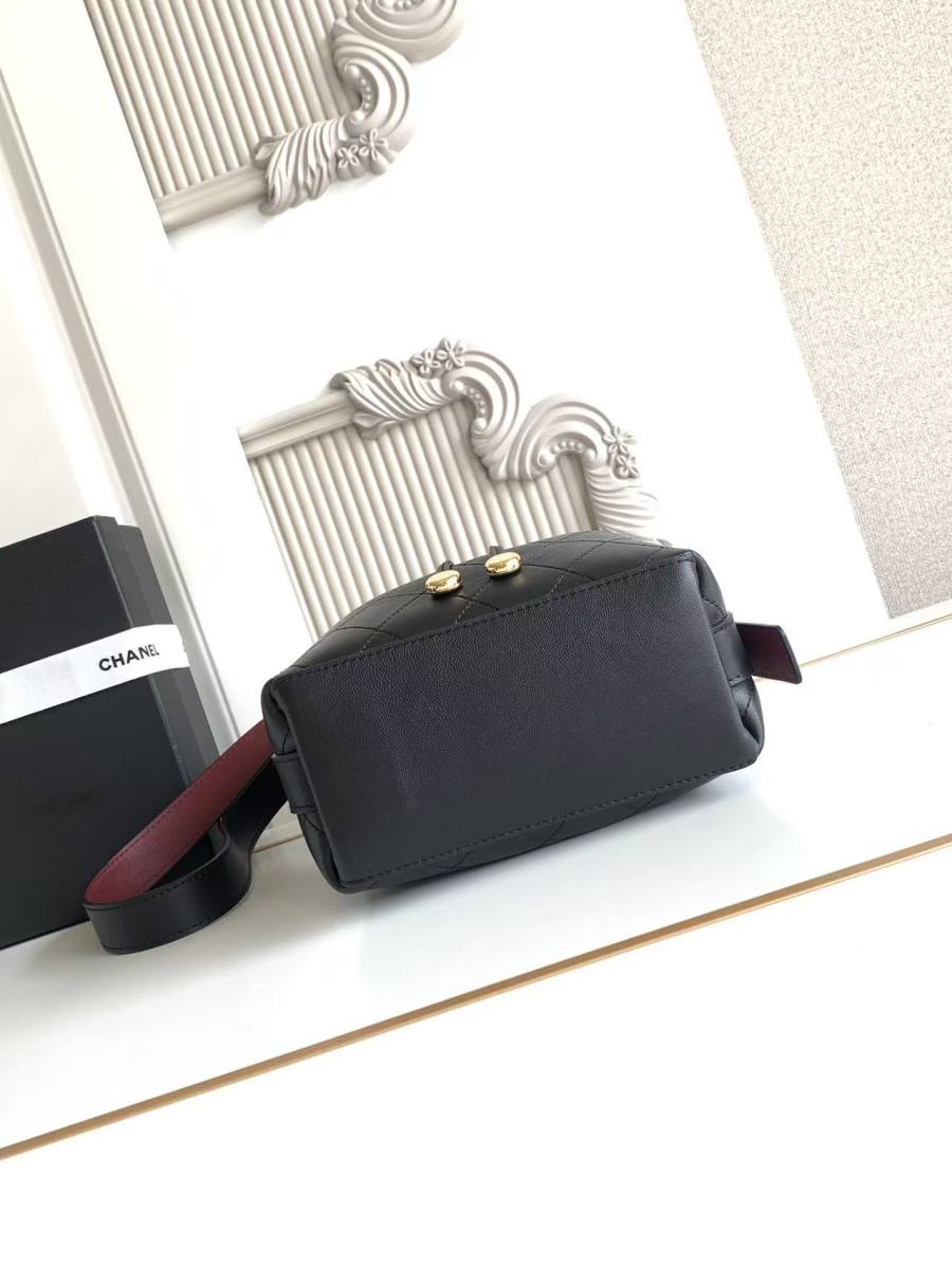 Chanel 26B Bucket Small AS6537 18 x 16 x 12 C676