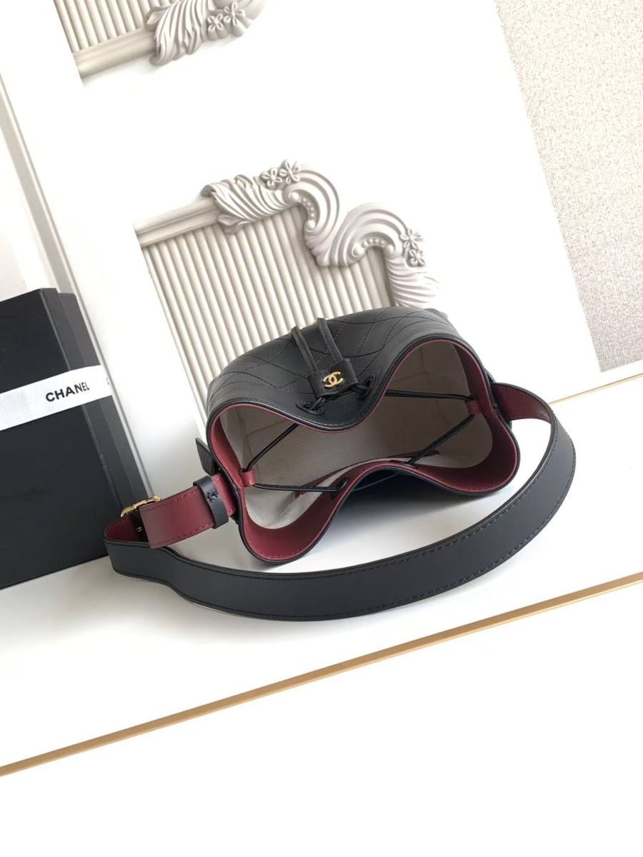 Chanel 26B Bucket Small AS6537 18 x 16 x 12 C676