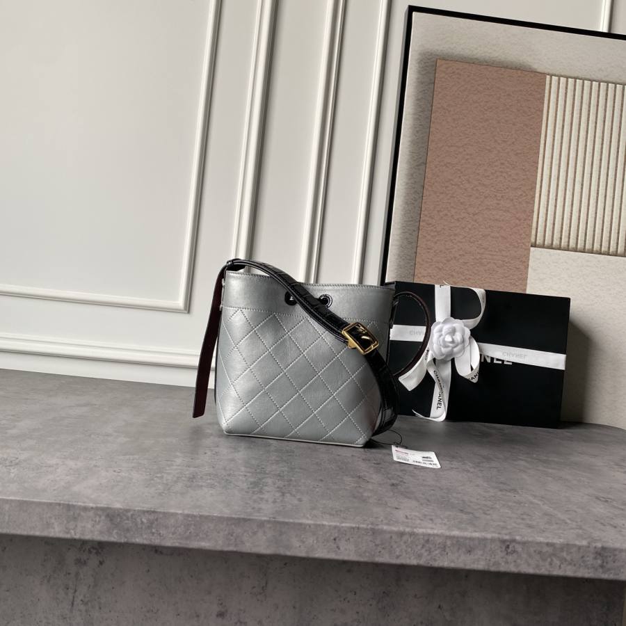 Chanel 26B Bucket Small AS6537 18 x 16 x 12 C751