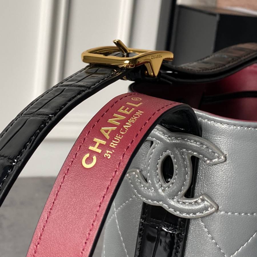 Chanel 26B Bucket Small AS6537 18 x 16 x 12 C751