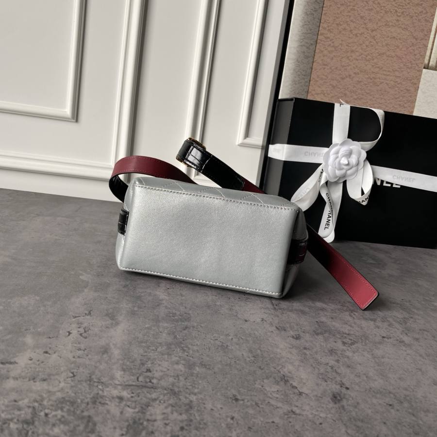 Chanel 26B Bucket Small AS6537 18 x 16 x 12 C751