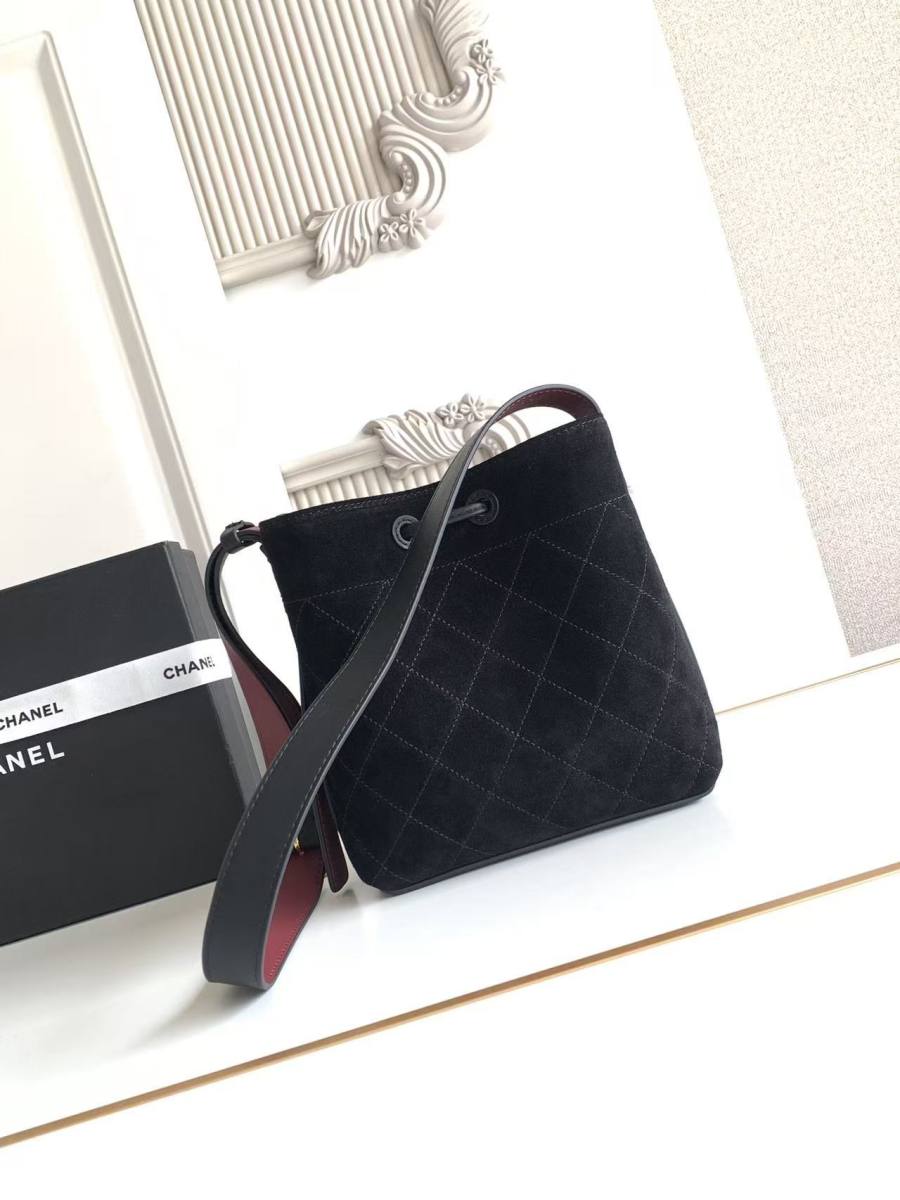 Chanel 26B Bucket Small AS6537 18 x 16 x 12 DDB0