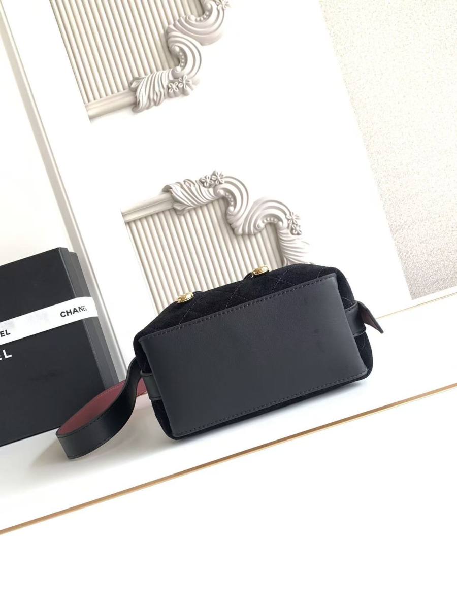 Chanel 26B Bucket Small AS6537 18 x 16 x 12 DDB0