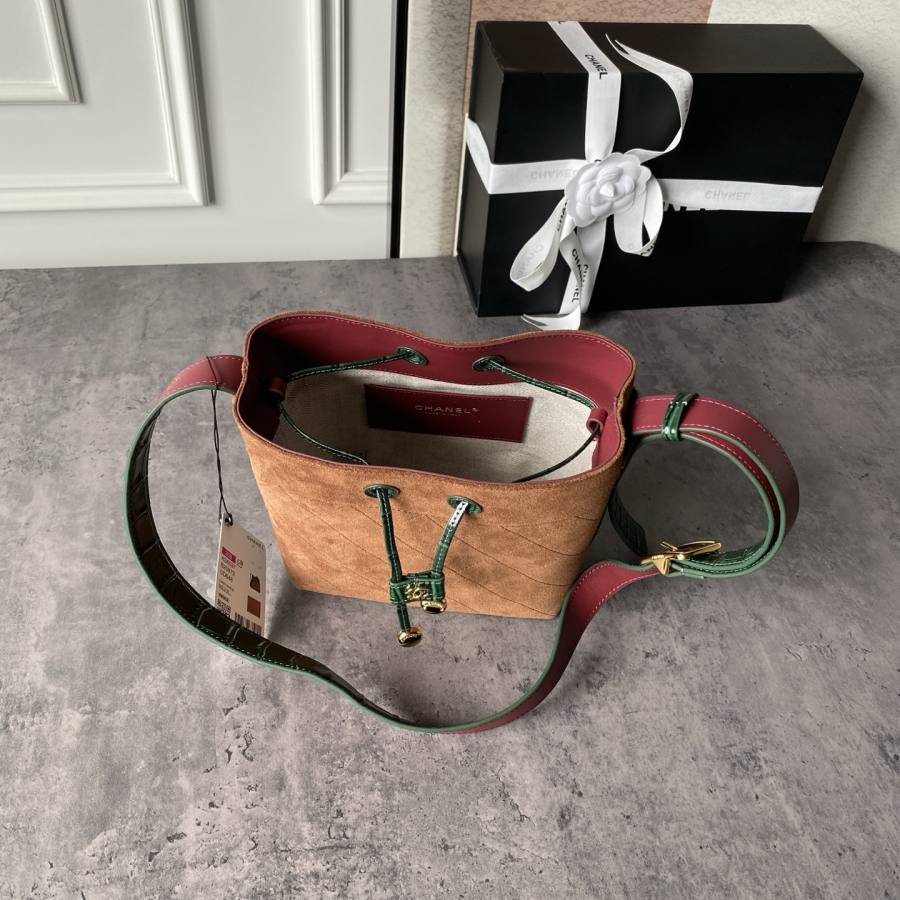 Chanel 26B Bucket Small AS6537 18 x 16 x 12 F695