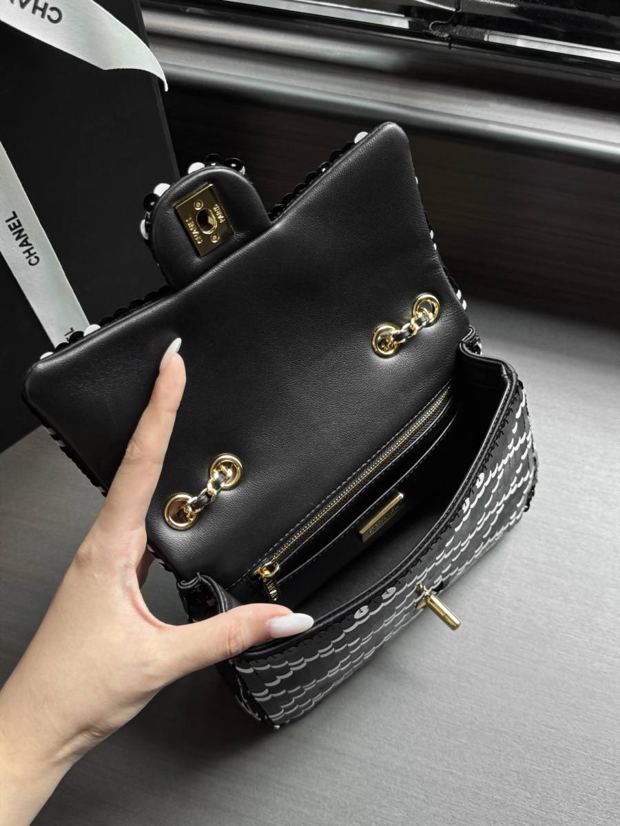 Chanel 26B Classic Flap 25.5 x 16 x 7 DC3A